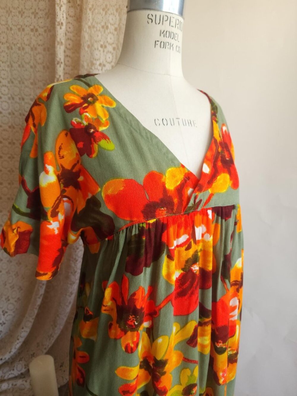 Vintage 1960s Dress with Pockets, Volup Tiki Style Hawaiian Floral Print Mumu in - Picture 6 of 13